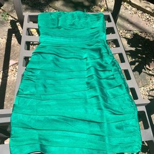 DESIGNER Emerald green Monique Lhuillier dress